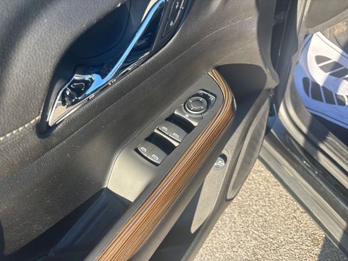 Used 2021 GMC Acadia SLE w/ Driver Convenience Package image 15