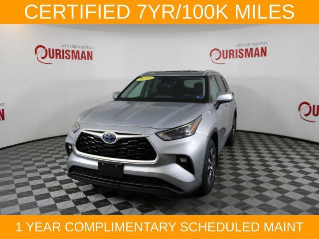 Used 2022 Toyota Highlander XLE AWD/4WD image 1