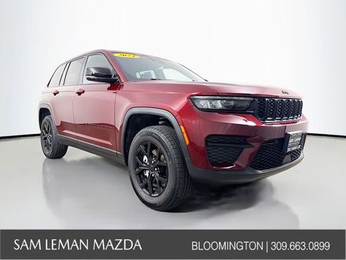 Used 2024 Jeep Grand Cherokee Altitude image 1