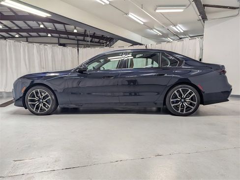 Used 2023 BMW 740i image 22