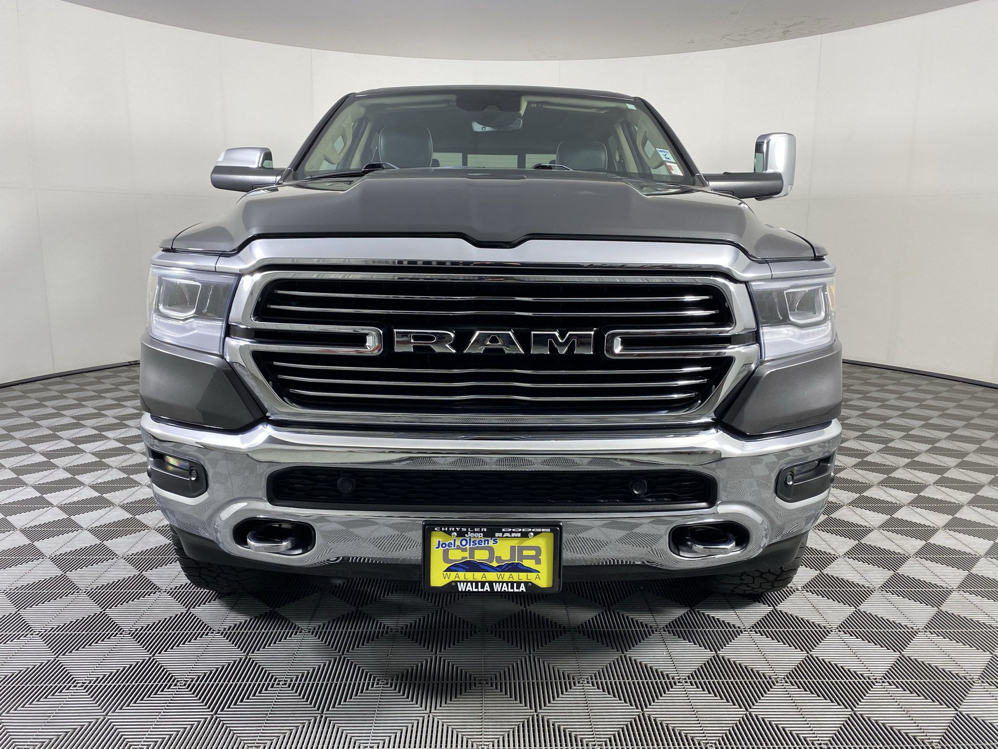 Used 2019 RAM 1500 Laramie AWD/4WD image 2