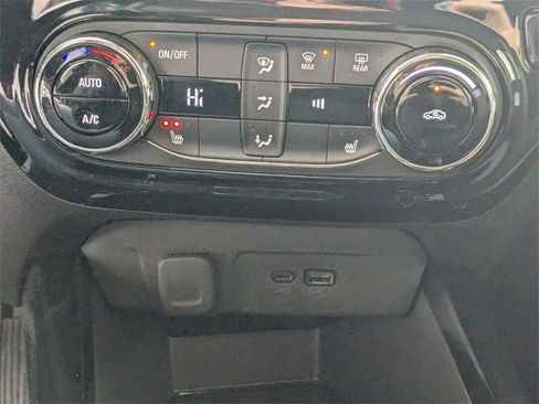 Certified 2025 Chevrolet Trax LT w/ LT Convenience Package image 21