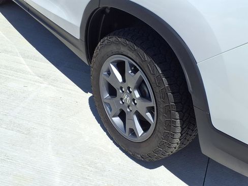 Used 2024 Honda Passport TrailSport image 25