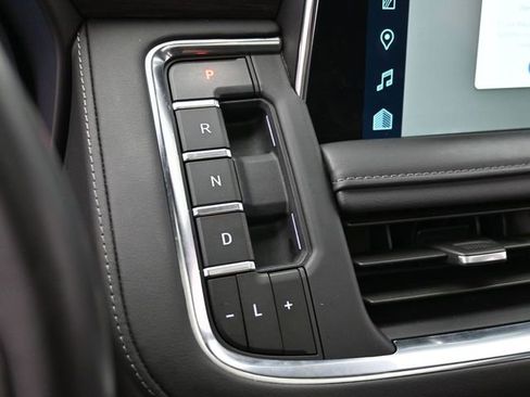 Used 2023 Chevrolet Suburban Z71 w/ Luxury Package image 25