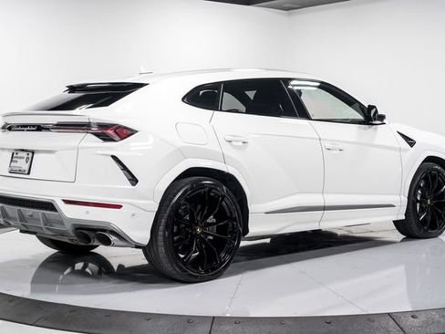 Used 2022 Lamborghini Urus image 3