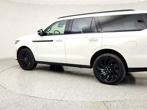 Used 2025 Lincoln Navigator Reserve w/ Jet Appearance Package AWD/4WD image 7