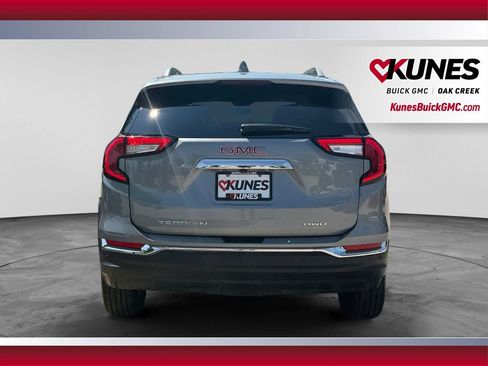 Used 2024 GMC Terrain SLT w/ LPO, Floor Liner Package AWD/4WD image 9