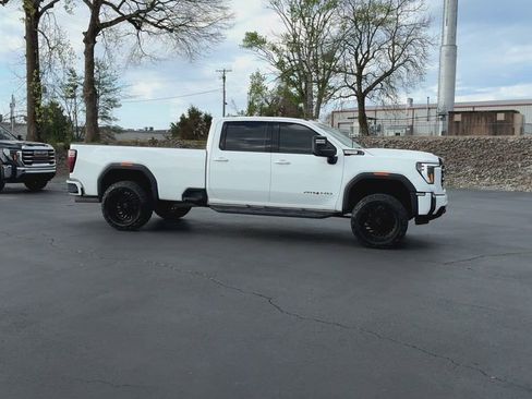 Used 2024 GMC Sierra 2500 AT4 w/ Technology Package image 9