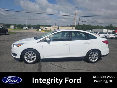 Used 2017 Ford Focus SE w/ Cold Weather Package FWD image 1