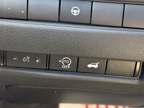Used 2024 Nissan Rogue SV AWD/4WD image 16