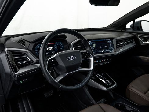 Used 2024 Audi Q4 e-tron Prestige image 9