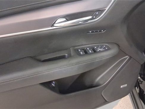 Used 2022 Cadillac XT6 Luxury image 29