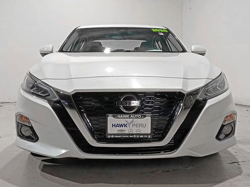 Used 2020 Nissan Altima 2.0 Platinum FWD image 2