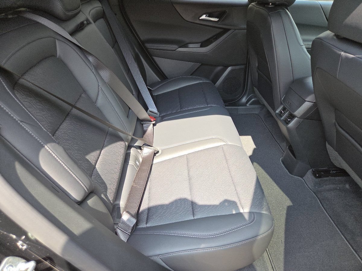 New 2027 Chevrolet Equinox LT w/ Convenience Package II FWD image 24