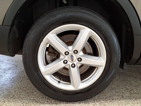 Used 2016 Ford Explorer XLT w/ Equipment Group 202A image 7