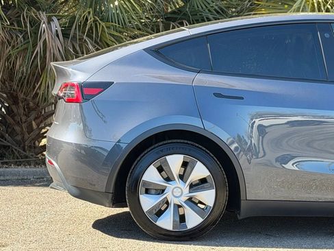 Used 2021 Tesla Model Y Long Range image 22