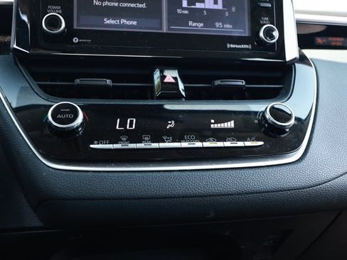 Used 2022 Toyota Corolla LE FWD image 18