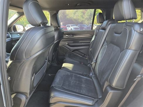 Used 2024 Jeep Grand Cherokee L Laredo image 12