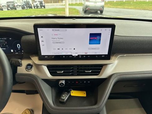 Used 2025 Ford Explorer Active image 24