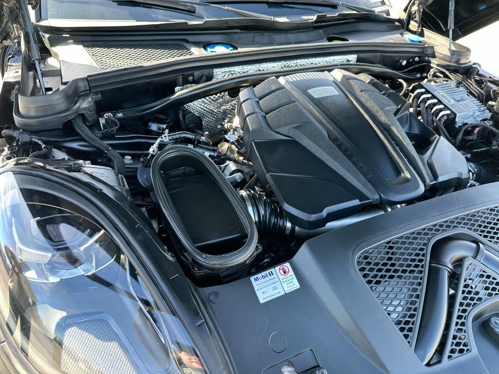 Used 2020 Porsche Macan Turbo AWD/4WD image 26