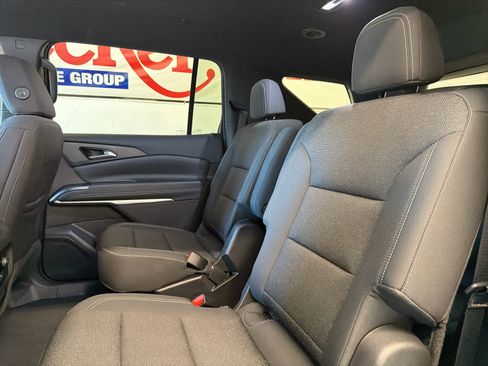 Used 2025 Chevrolet Traverse LT image 24