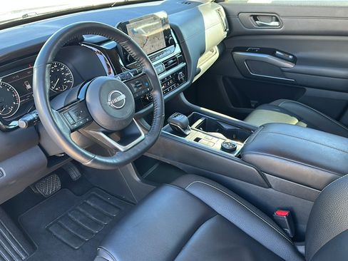 Used 2023 Nissan Pathfinder SL image 12