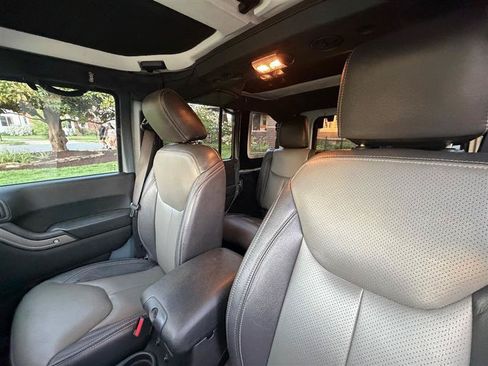 Used 2015 Jeep Wrangler Unlimited Sport AWD/4WD image 38