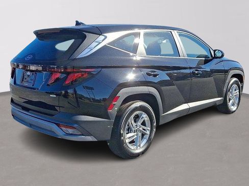 Used 2025 Hyundai Tucson SE image 4
