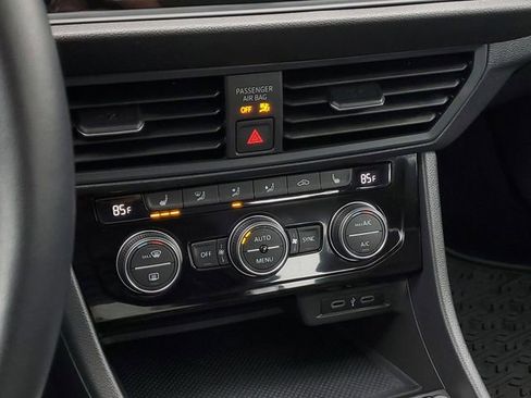 Used 2023 Volkswagen Jetta SE image 22