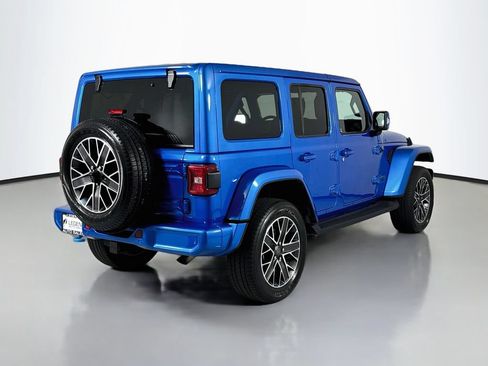 Used 2023 Jeep Wrangler Unlimited Sahara AWD/4WD image 5