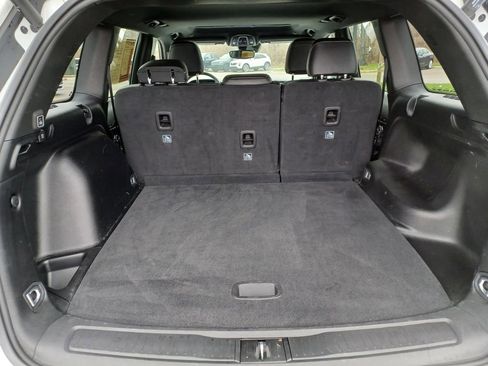 Used 2023 Jeep Grand Cherokee Altitude AWD/4WD image 8