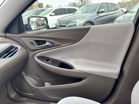 Used 2018 Chevrolet Malibu LT image 28