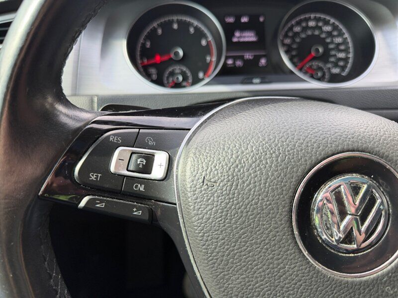 Used 2016 Volkswagen Golf Limited Edition FWD image 19