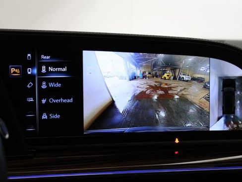Certified 2023 Cadillac Escalade Premium Luxury AWD/4WD image 17