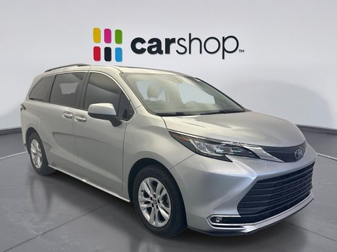 Used 2022 Toyota Sienna XLE w/ XLE Plus Package FWD image 7