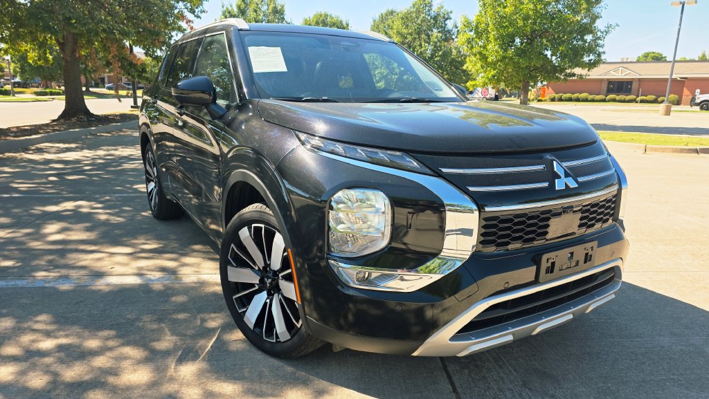 Used 2025 Mitsubishi Outlander AWD image 6