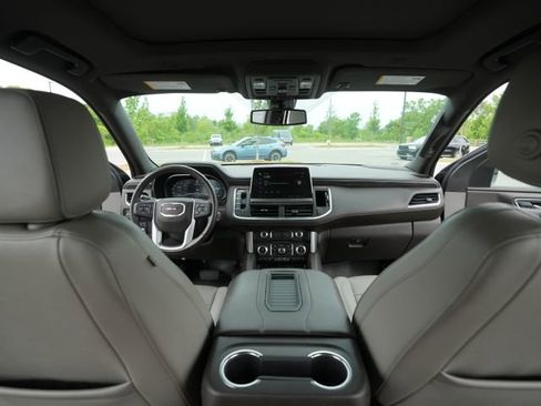 Used 2022 GMC Yukon XL SLT w/ SLT Premium Package AWD/4WD image 24