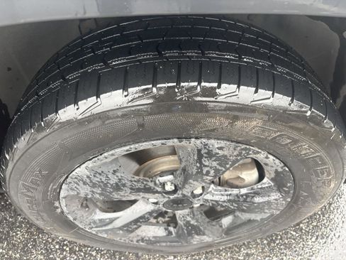 Used 2019 Jeep Cherokee Latitude Plus image 5