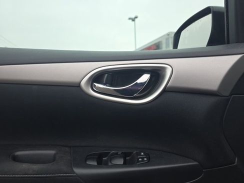 Used 2015 Nissan Sentra S image 18