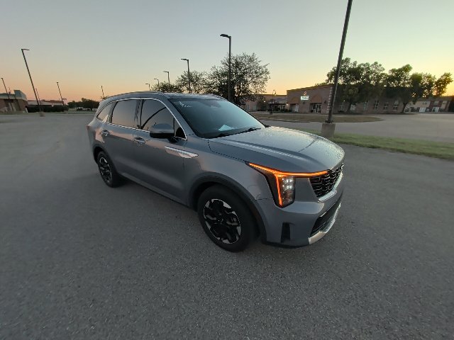 Used 2024 Kia Sorento S w/ Panoramic Sunroof Package FWD image 1