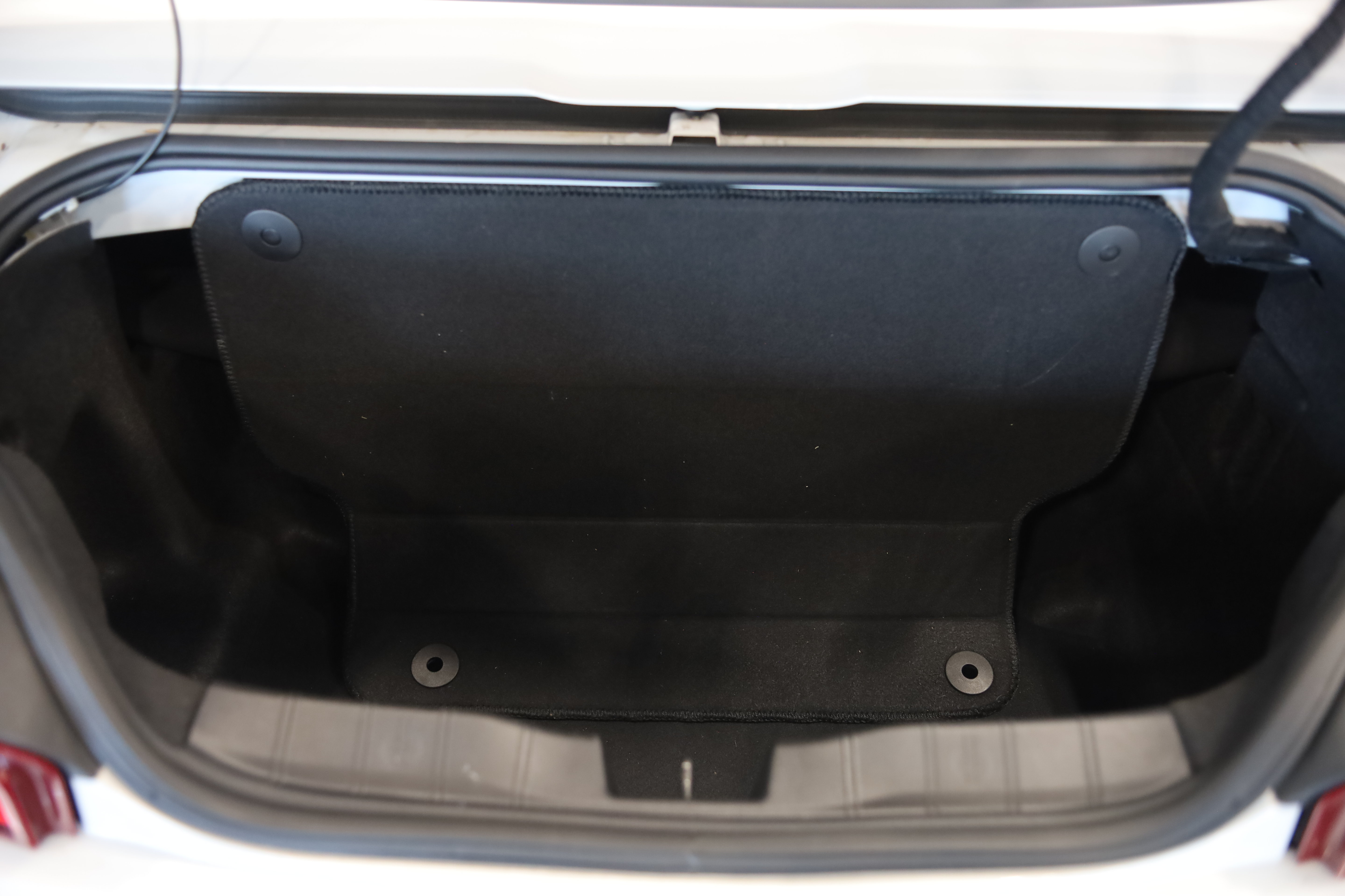 Used 2017 Chevrolet Camaro SS RWD image 9