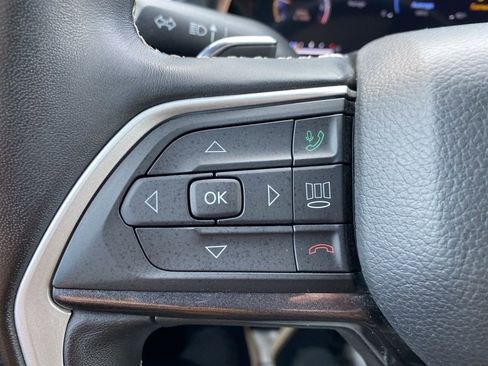 Used 2022 Jeep Grand Cherokee L Laredo image 14