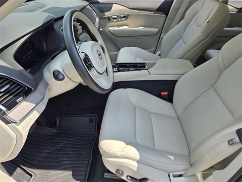 Certified 2025 Volvo XC90 T8 Plus w/ Protection Package Premier image 16