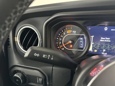 New 2026 Jeep Wrangler Unlimited Sahara AWD/4WD image 33