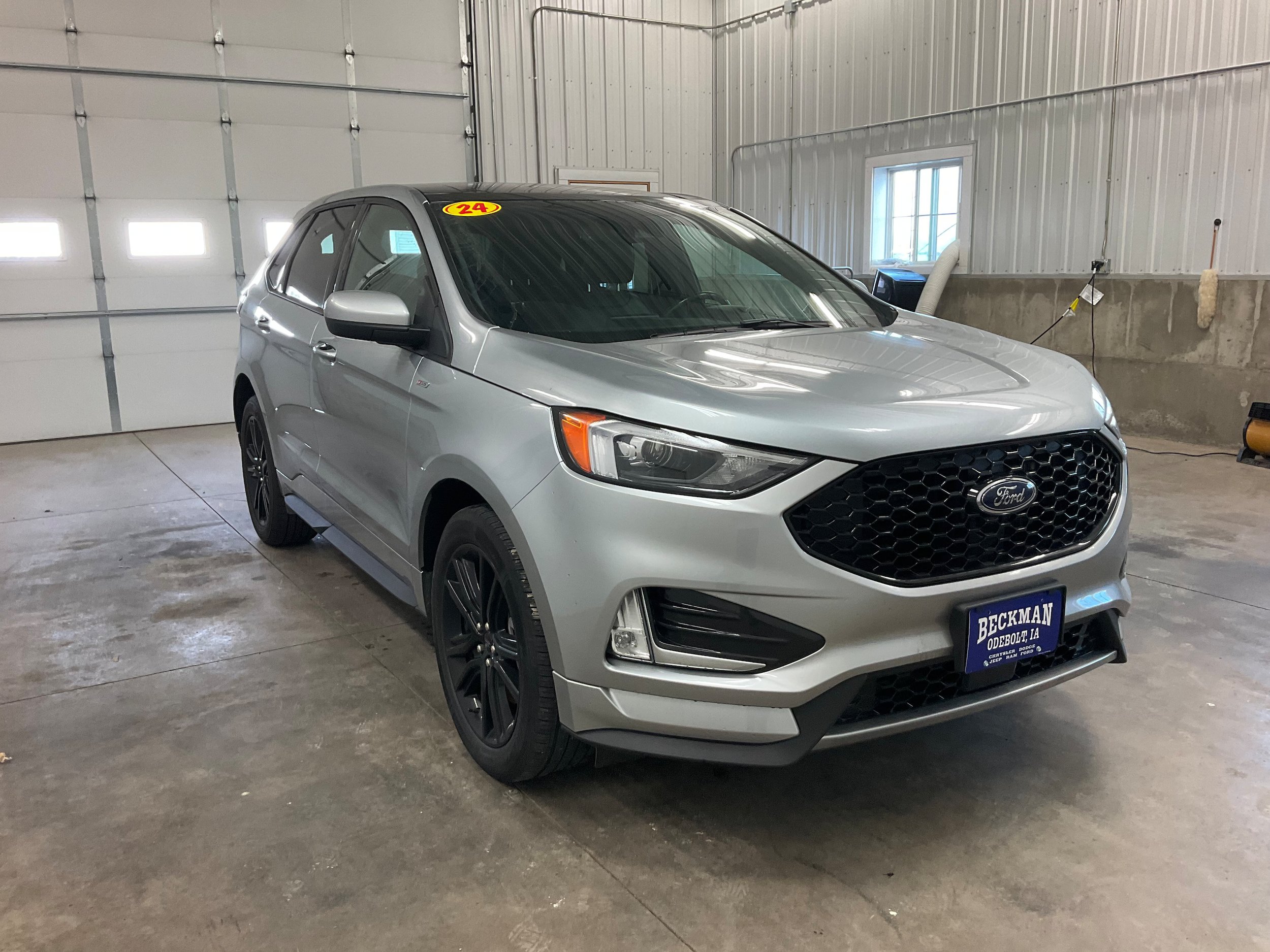 Used 2024 Ford Edge ST-Line w/ Class II Trailer Tow Package AWD/4WD image 6