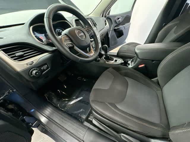 Used 2016 Jeep Cherokee Latitude w/ Cold Weather Group AWD/4WD image 14