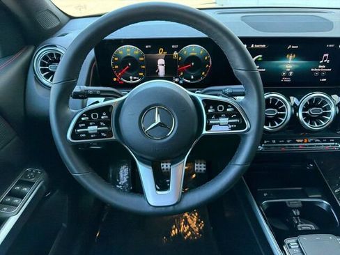 Used 2023 Mercedes-Benz GLB 250 image 18