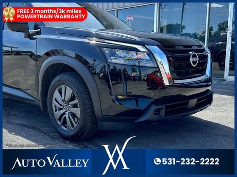 Used 2024 Nissan Pathfinder S image 10