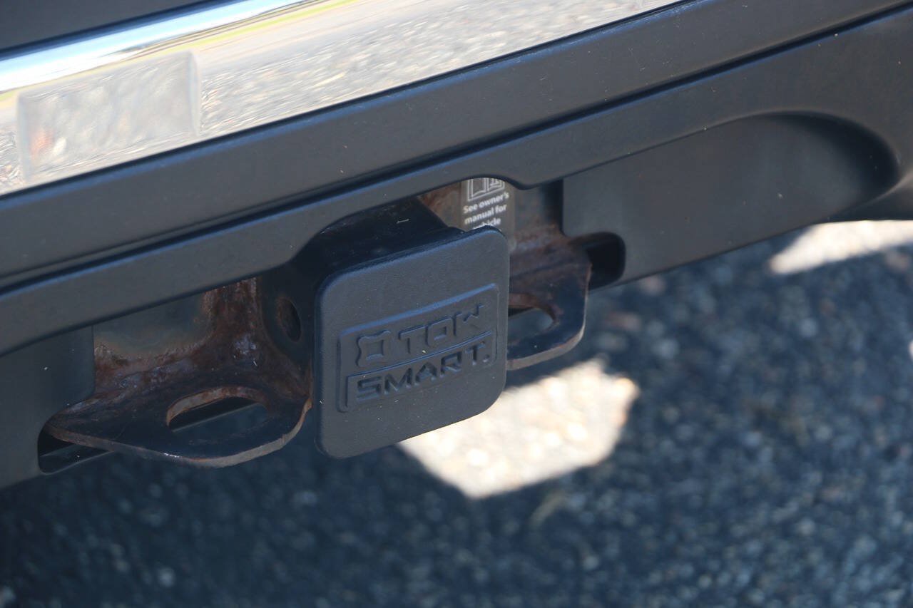 Used 2016 Nissan Pathfinder SV w/ Trailer Tow Package AWD/4WD image 6