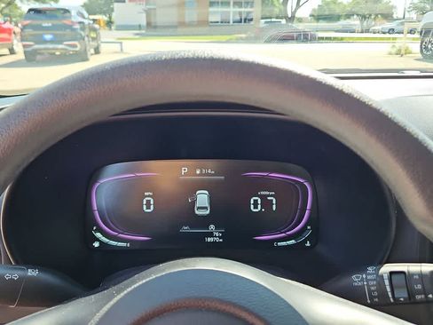 Used 2025 Kia Soul LX w/ LX Technology Package FWD image 22
